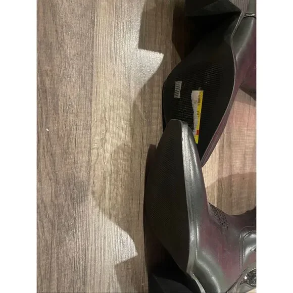 Wild Pair Black Cowboy Boots with Embellished Design - Picture 4 of 5